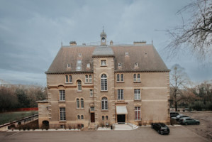Le Château outside