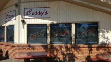 Cessy's Taco Shop outside