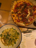 Platform Pizza food