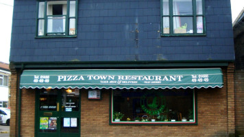 Pizza Town outside