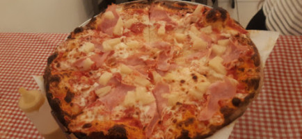 Pizzas Luisciano's food