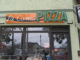 La Coma Pizza outside
