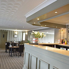 The Hollybush Inn - Bar and Restaurant