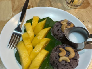 ร้านอาหารต้นมะยม อ่าวนาง Ton Ma Yom Thaifood