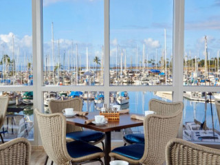 100 Sails Restaurant Bar