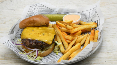 1/2 Funta All-American Cheeseburger