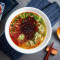 Shao to pikantna zupa wonton z warzywami i wieprzowiną Pikantna zupa wonton z warzywami i wieprzowiną